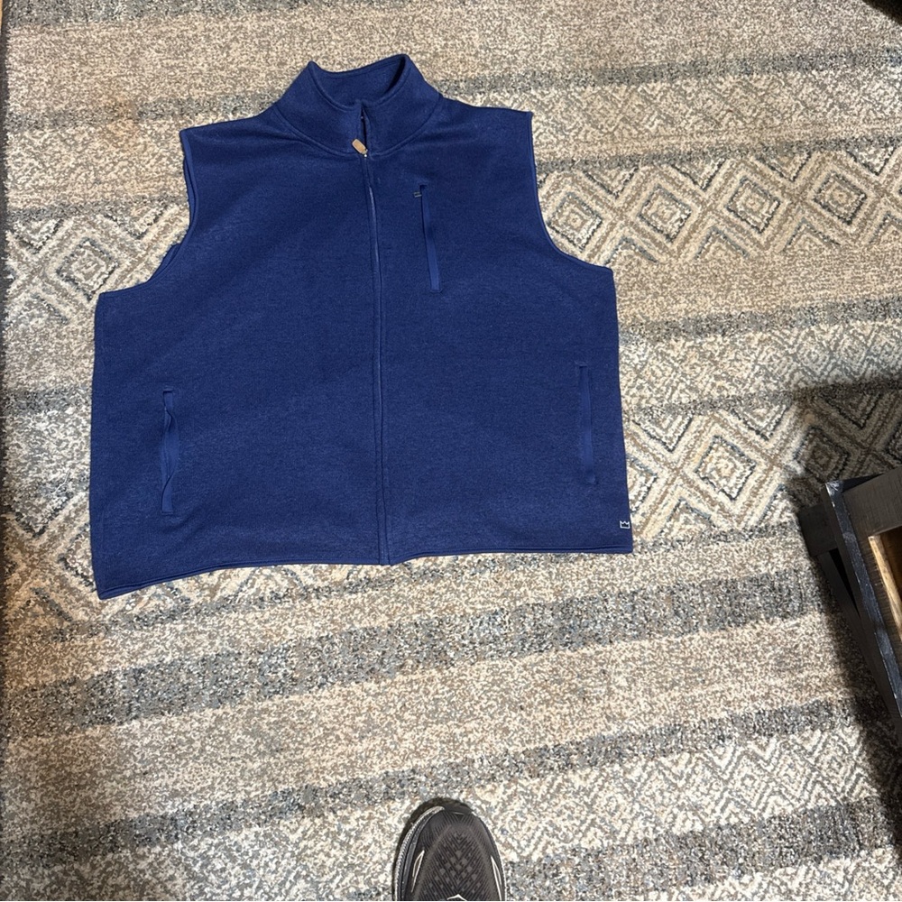 Crown & Ivy Dark Fleece Vest